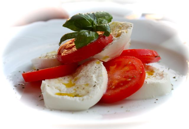 Salada com o melhor tomate do mundo e a melhor mozzarela