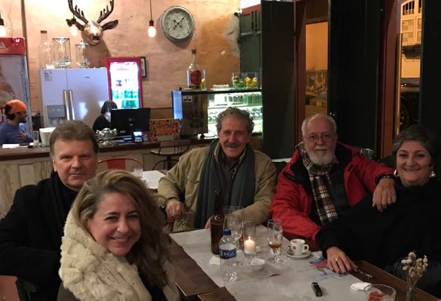 Veronica, Poti, Luiz e eu tivemos, além do jantar delicioso, uma ótima companhia: Nemer nos contou histórias fantásticas do passado de Ouro Preto e isso completou nossa noite.